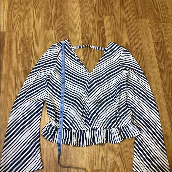 Women’s blouse size medium brand Express long sleeve - Picture 3 of 8